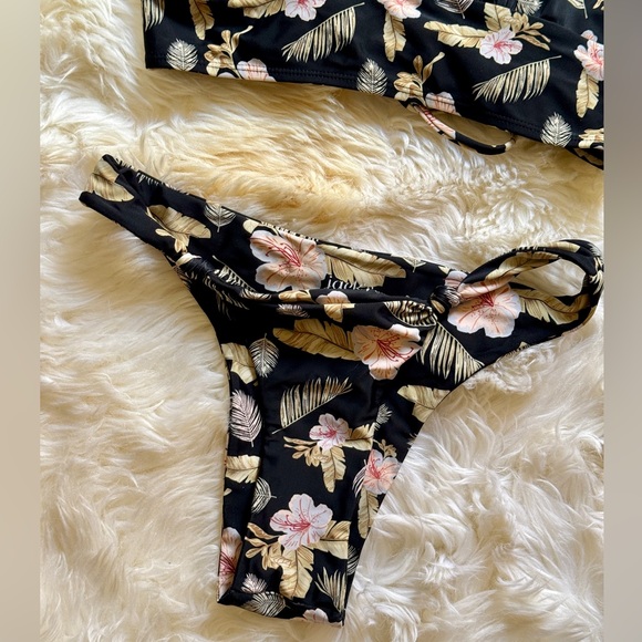 Tropical Bikini by Jacks, Brazilian Bottom, Triangle Top, Criss-Cross Back | M - Picture 11 of 12